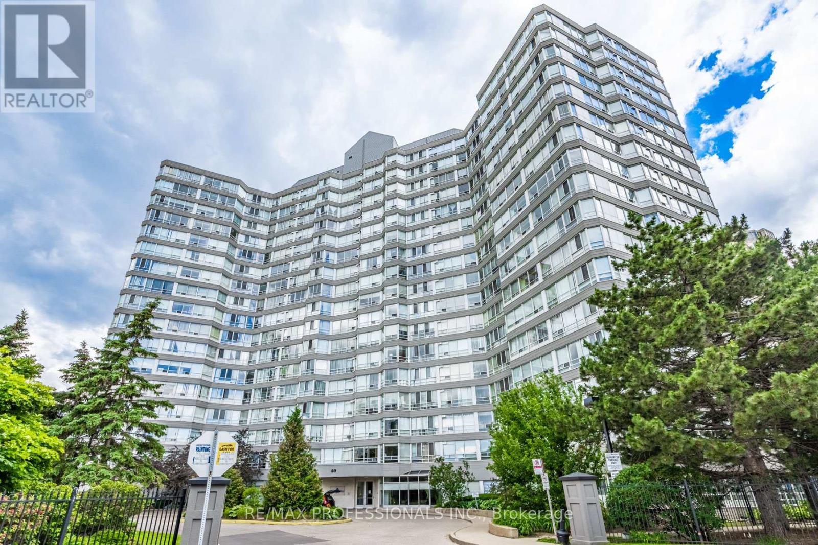 1410 - 50 Kingsbridge Garden Circle, Mississauga, Ontario  L5R 1Y2 - Photo 2 - W12896400