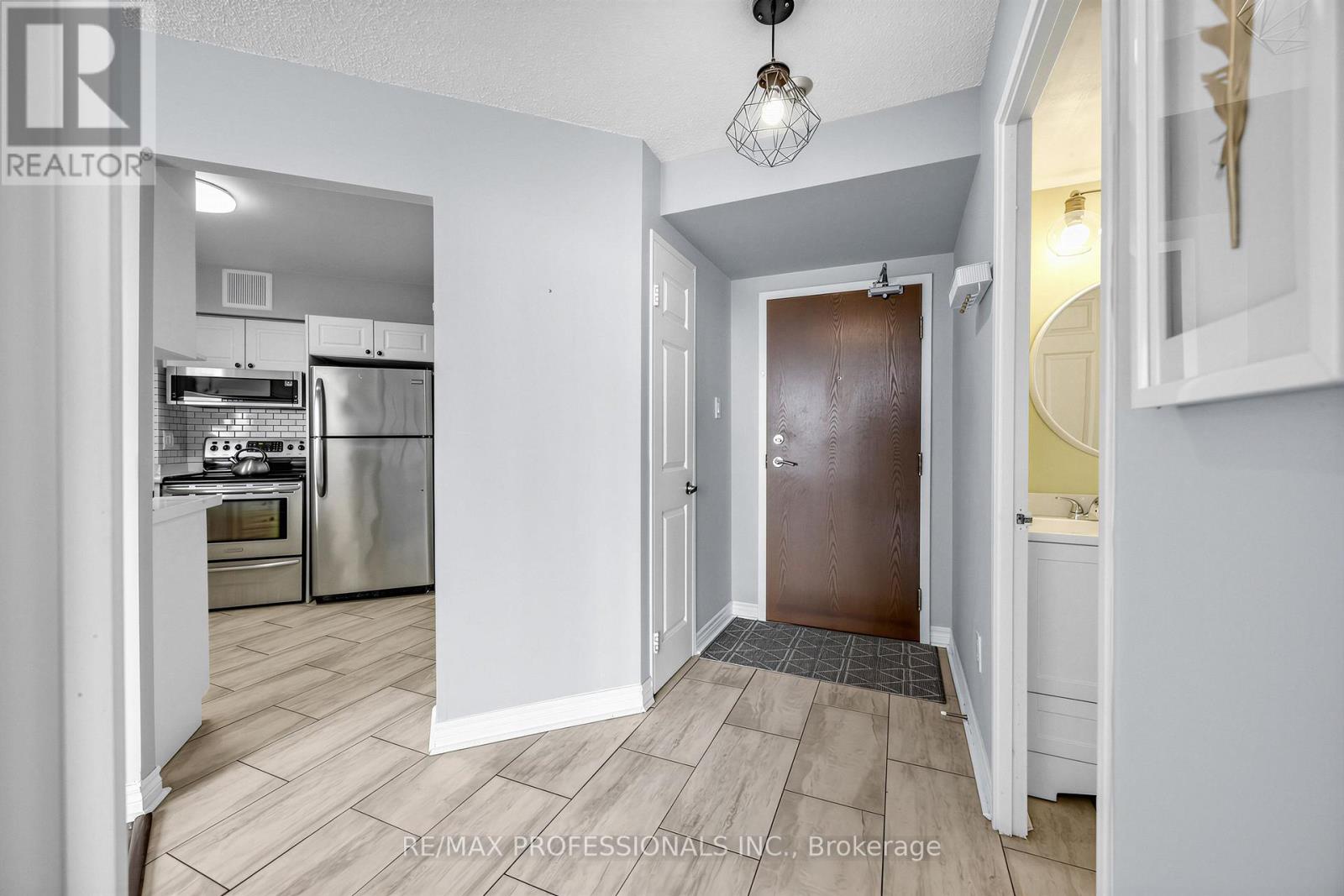 1410 - 50 Kingsbridge Garden Circle, Mississauga, Ontario  L5R 1Y2 - Photo 3 - W12896400