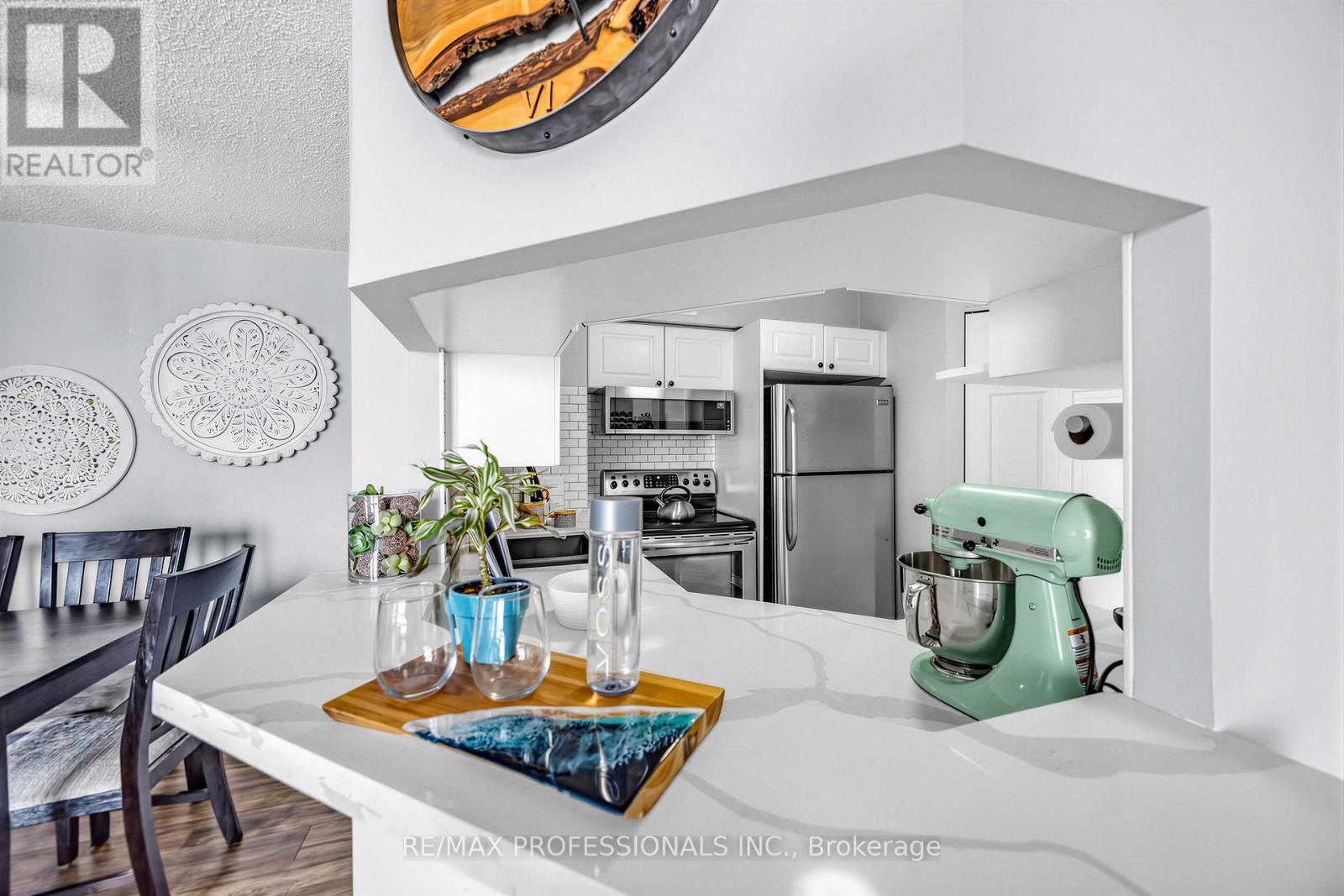 1410 - 50 Kingsbridge Garden Circle, Mississauga, Ontario  L5R 1Y2 - Photo 6 - W12896400