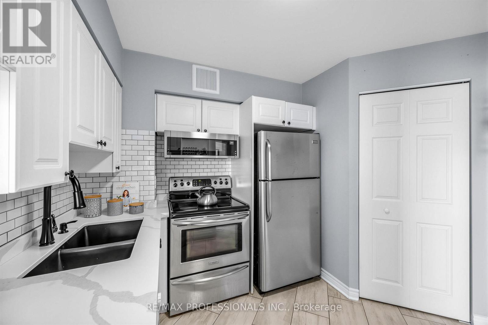 1410 - 50 Kingsbridge Garden Circle, Mississauga, Ontario  L5R 1Y2 - Photo 7 - W12896400