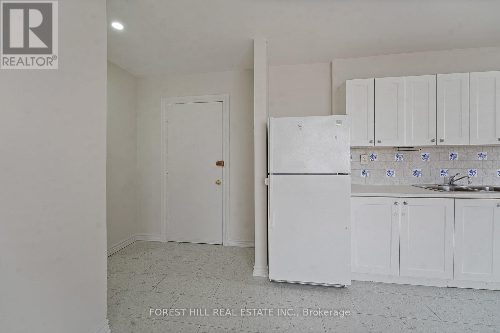 6 - 2839 Keele Street, Toronto, Ontario  M3M 2G7 - Photo 5 - W12896422