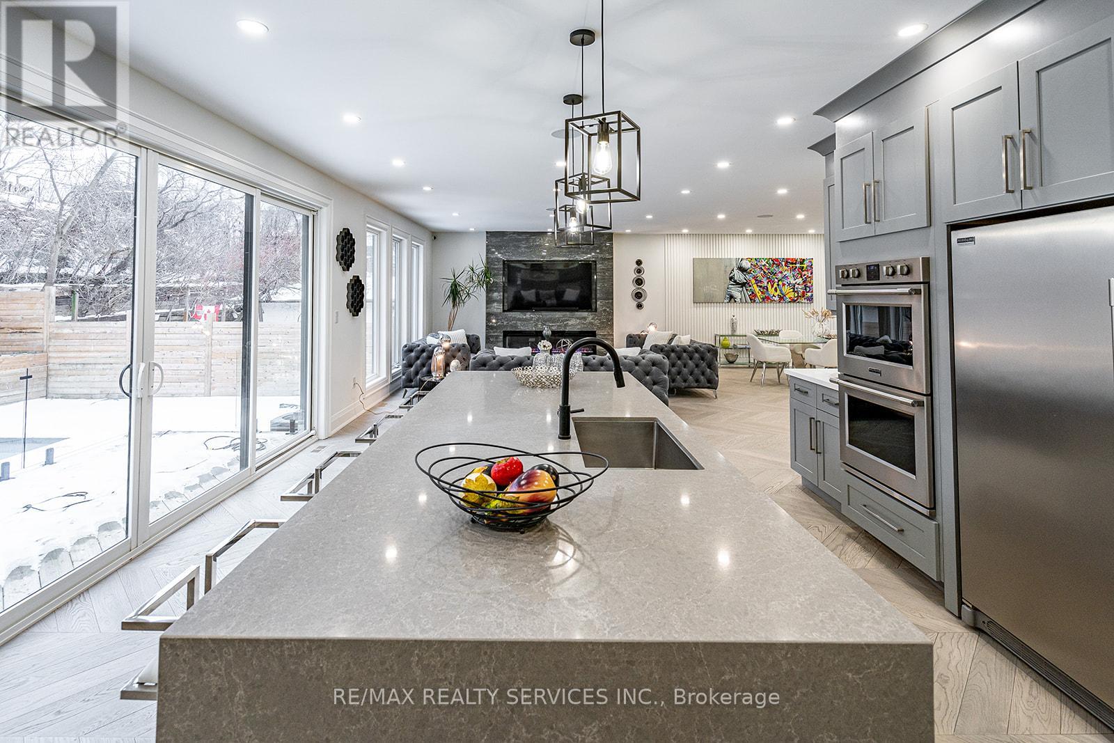 3 Bonnyview Drive, Toronto, Ontario  M8Y 3G5 - Photo 13 - W12896456