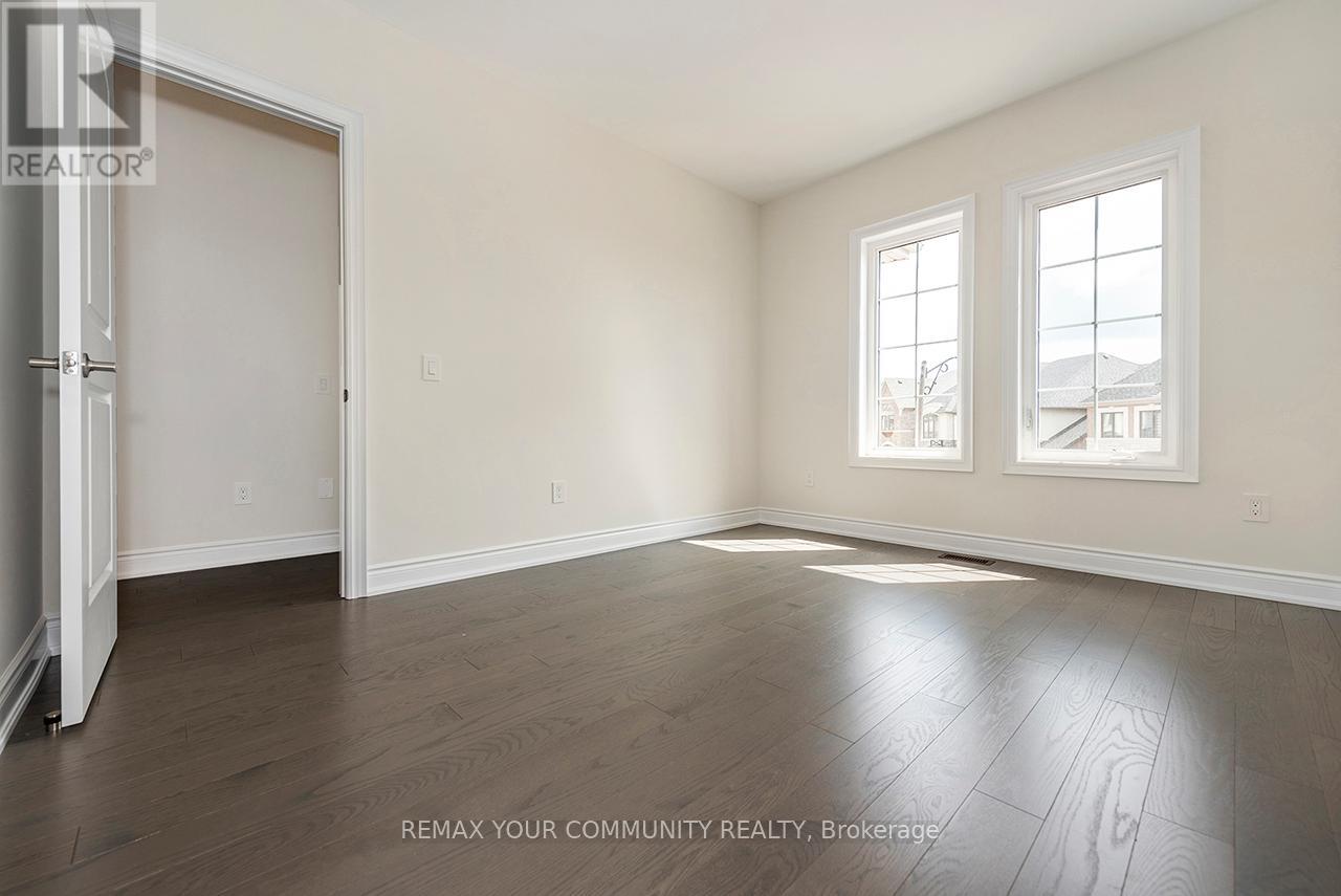 73 James Walker Avenue, Caledon, Ontario  L4C 4N1 - Photo 14 - W12896510