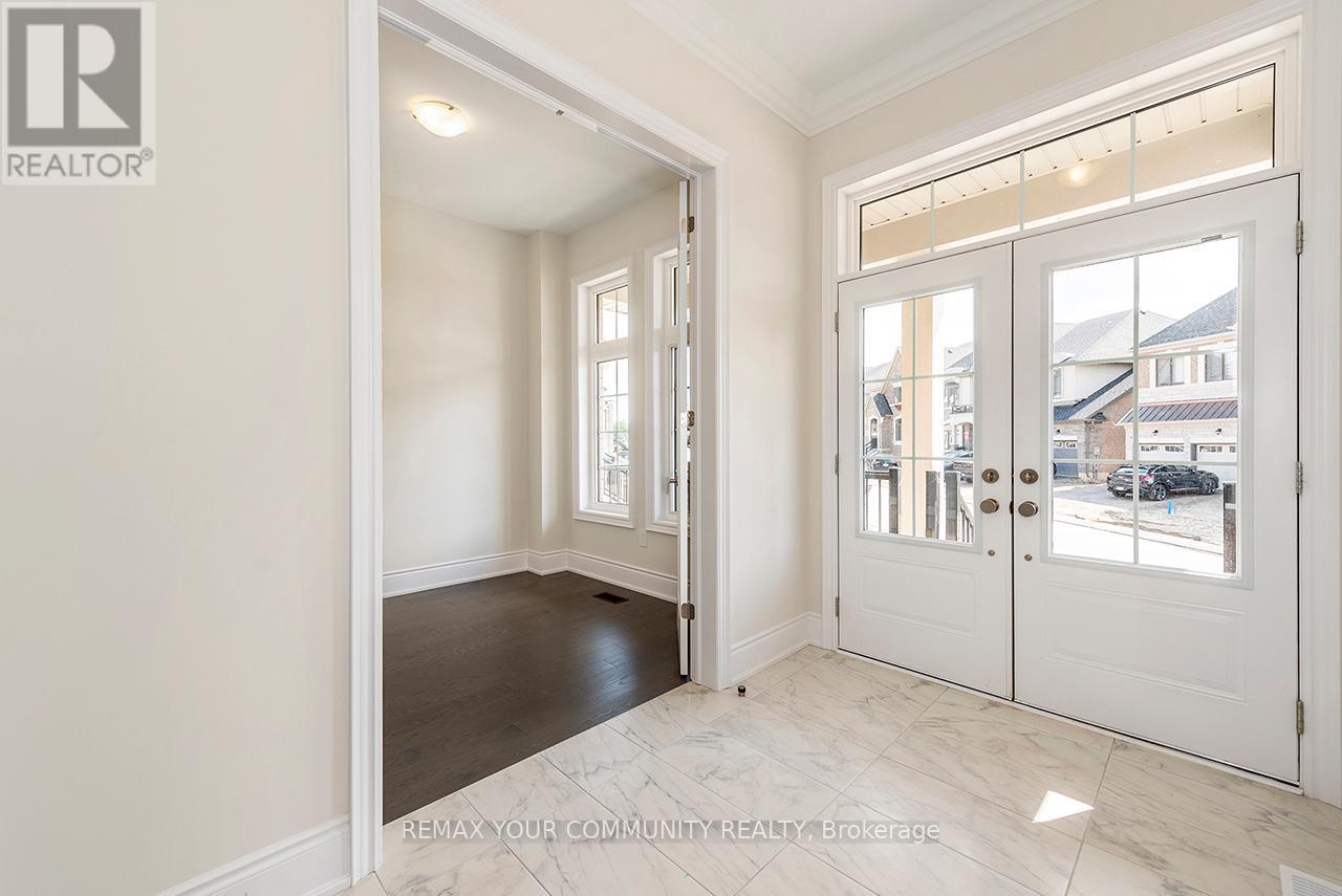 73 James Walker Avenue, Caledon, Ontario  L4C 4N1 - Photo 4 - W12896510