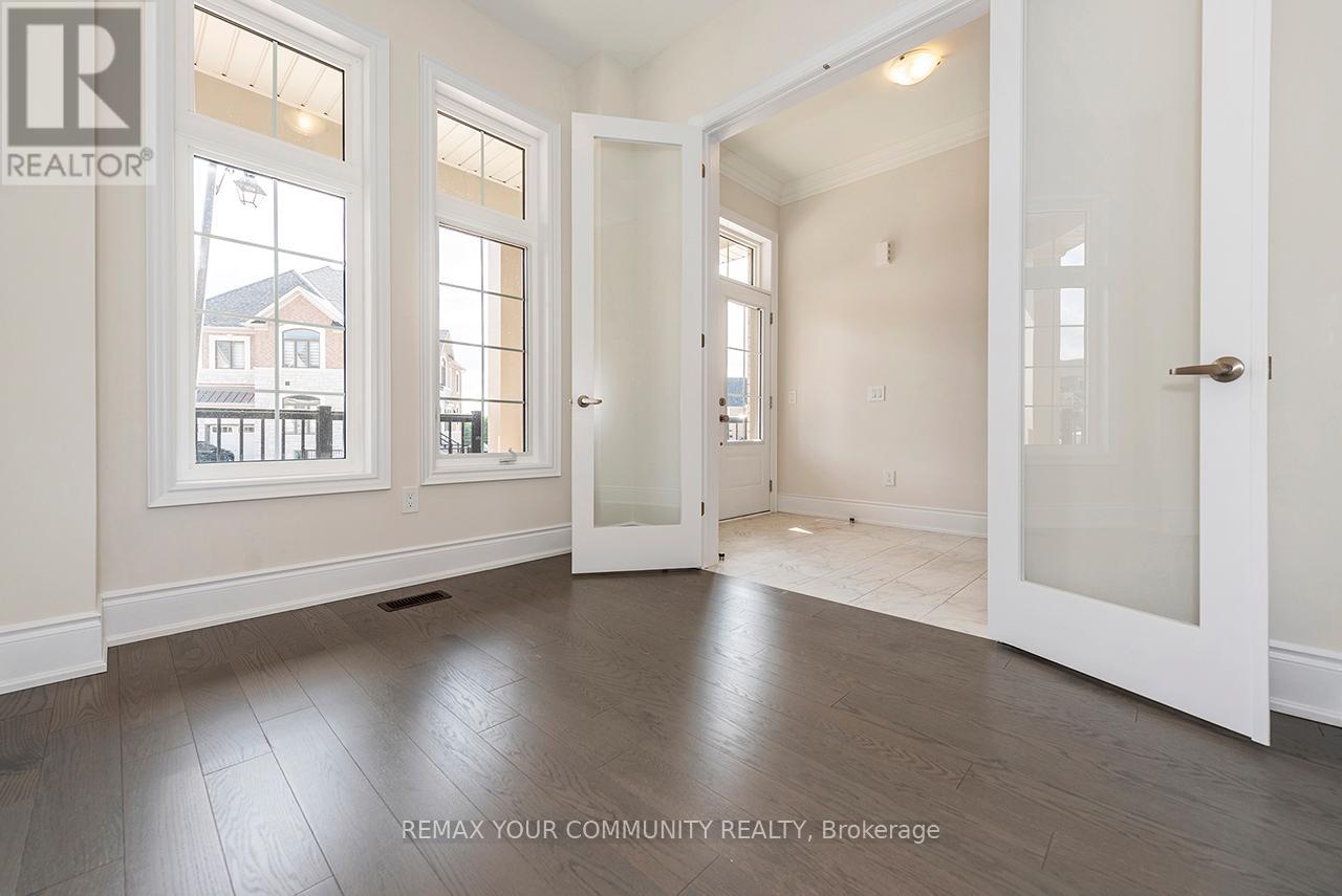 73 James Walker Avenue, Caledon, Ontario  L4C 4N1 - Photo 6 - W12896510