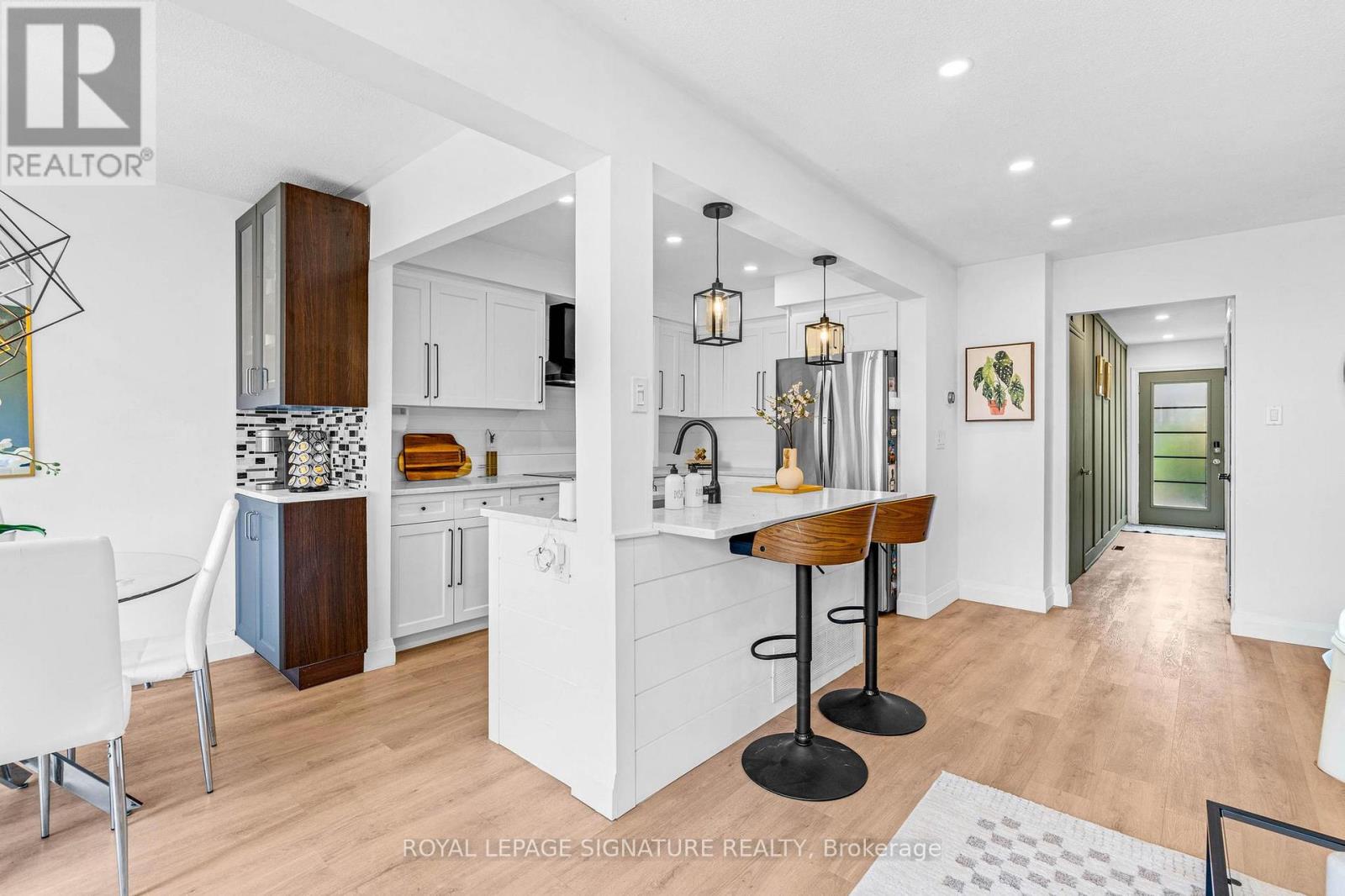 5273 Banting Court E, Burlington, Ontario  L7L 2Z4 - Photo 10 - W12896516