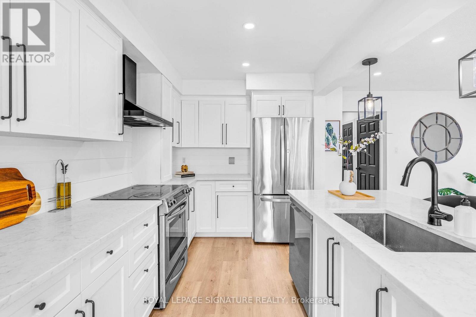 5273 Banting Court E, Burlington, Ontario  L7L 2Z4 - Photo 11 - W12896516