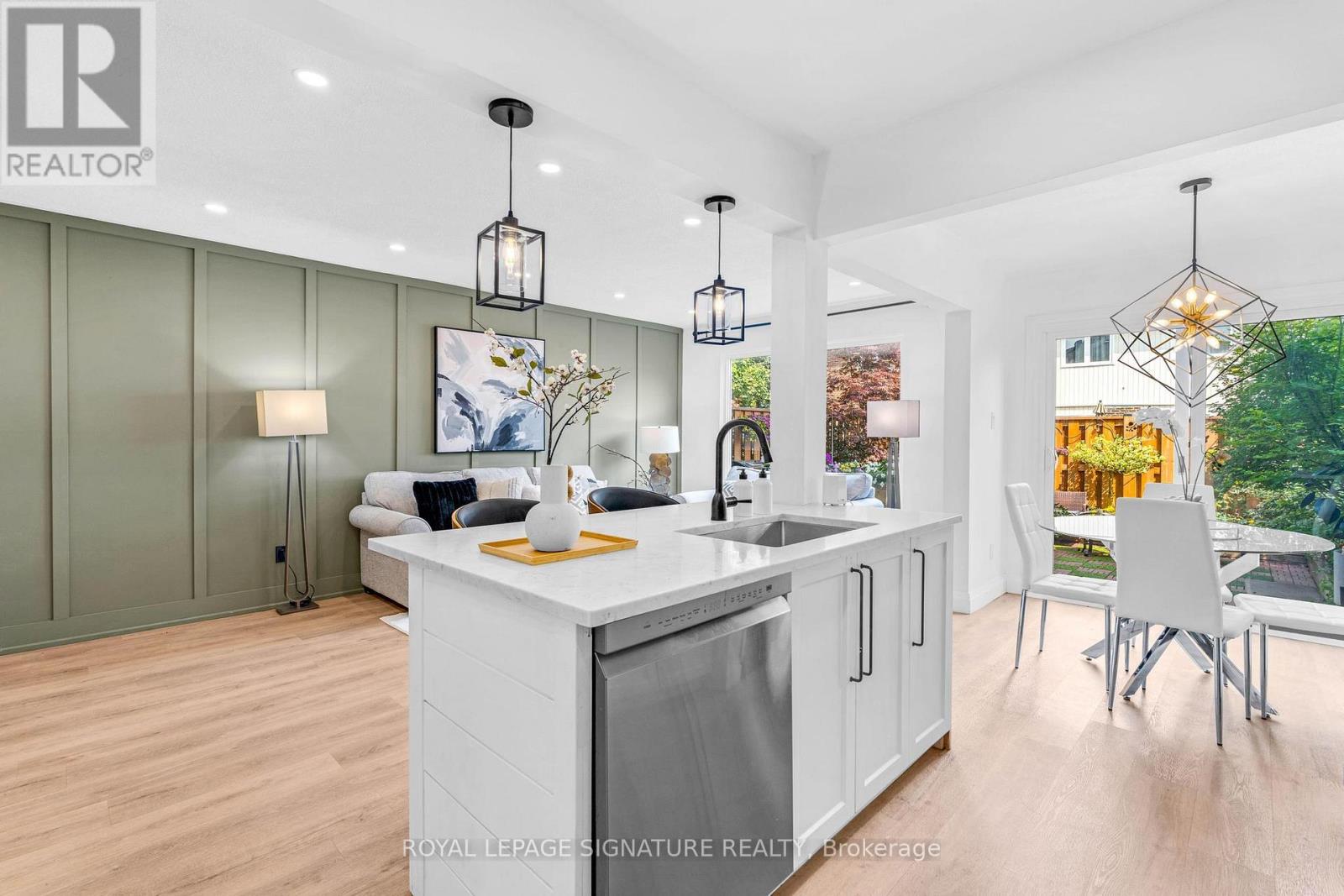 5273 Banting Court E, Burlington, Ontario  L7L 2Z4 - Photo 12 - W12896516