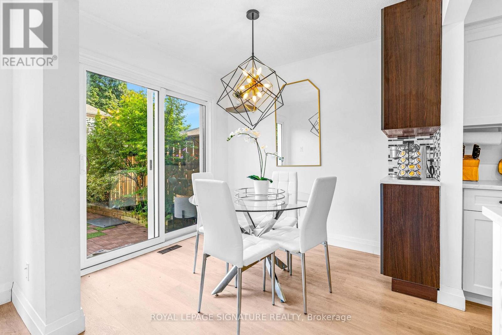 5273 Banting Court E, Burlington, Ontario  L7L 2Z4 - Photo 13 - W12896516