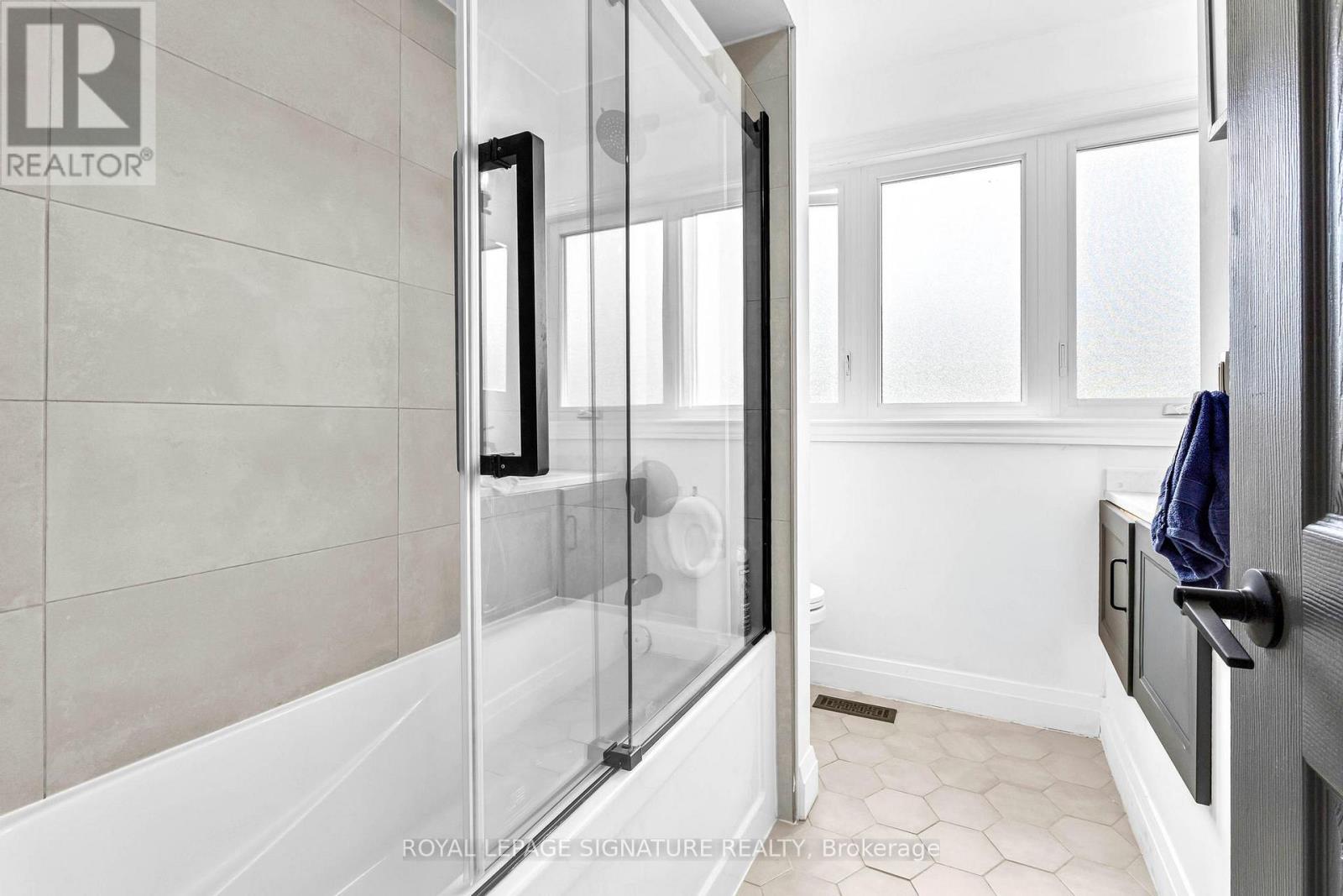 5273 Banting Court E, Burlington, Ontario  L7L 2Z4 - Photo 19 - W12896516