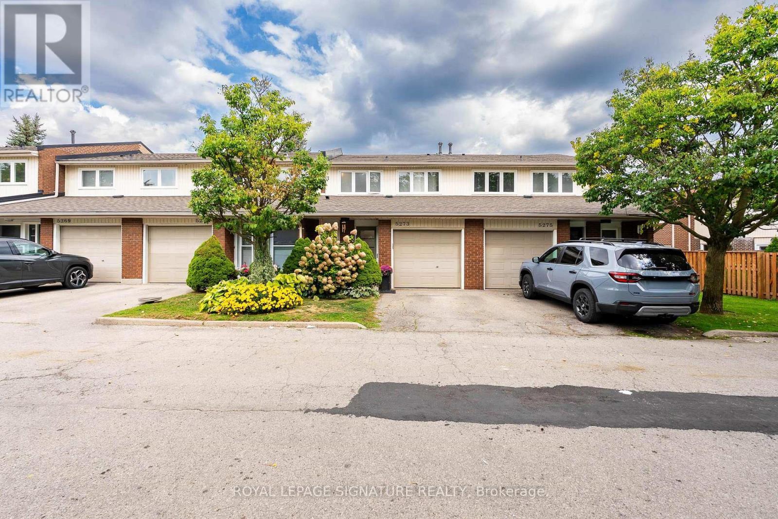 5273 Banting Court E, Burlington, Ontario  L7L 2Z4 - Photo 2 - W12896516