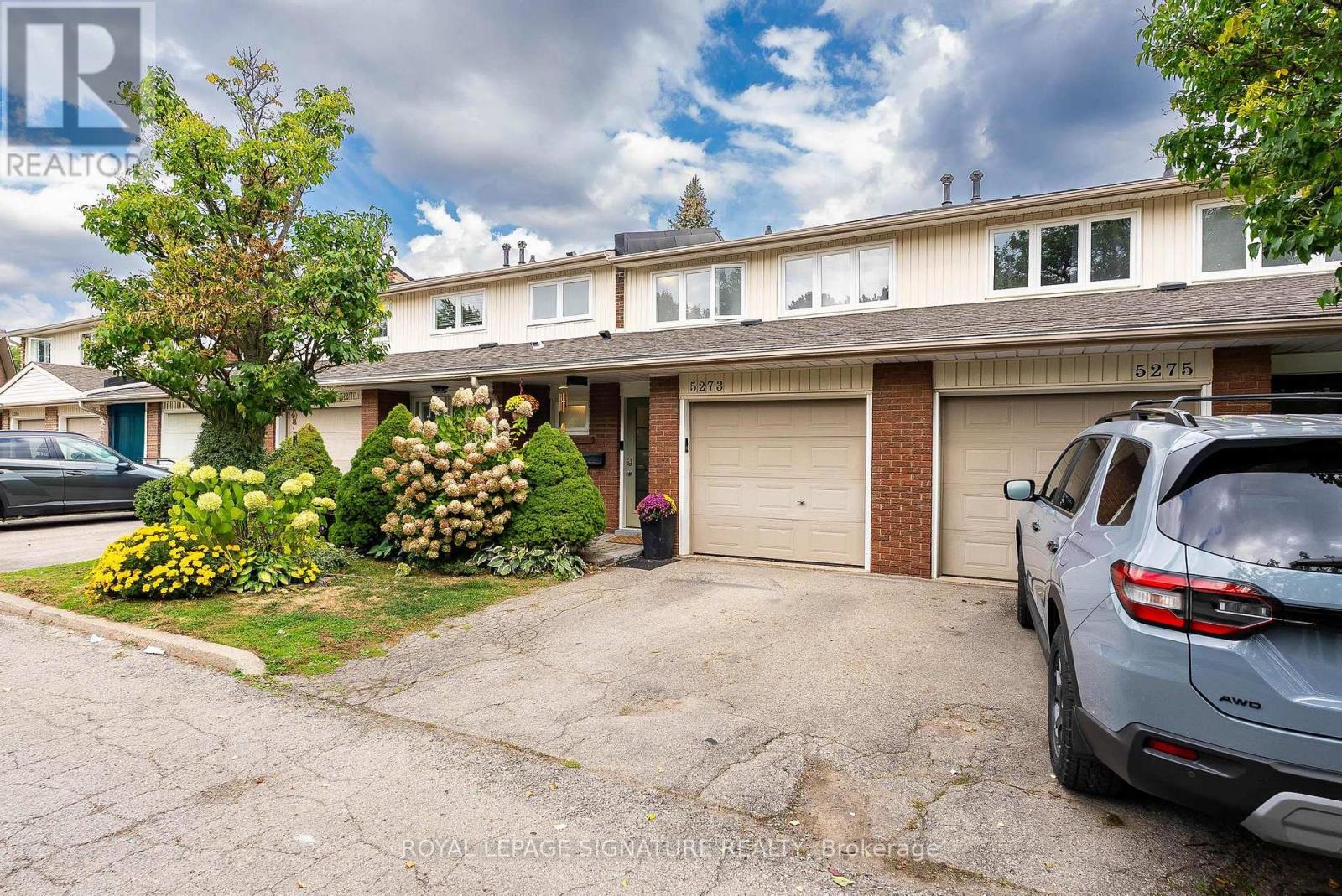 5273 Banting Court E, Burlington, Ontario  L7L 2Z4 - Photo 3 - W12896516