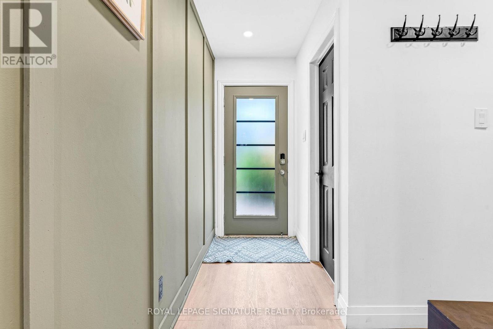 5273 Banting Court E, Burlington, Ontario  L7L 2Z4 - Photo 4 - W12896516