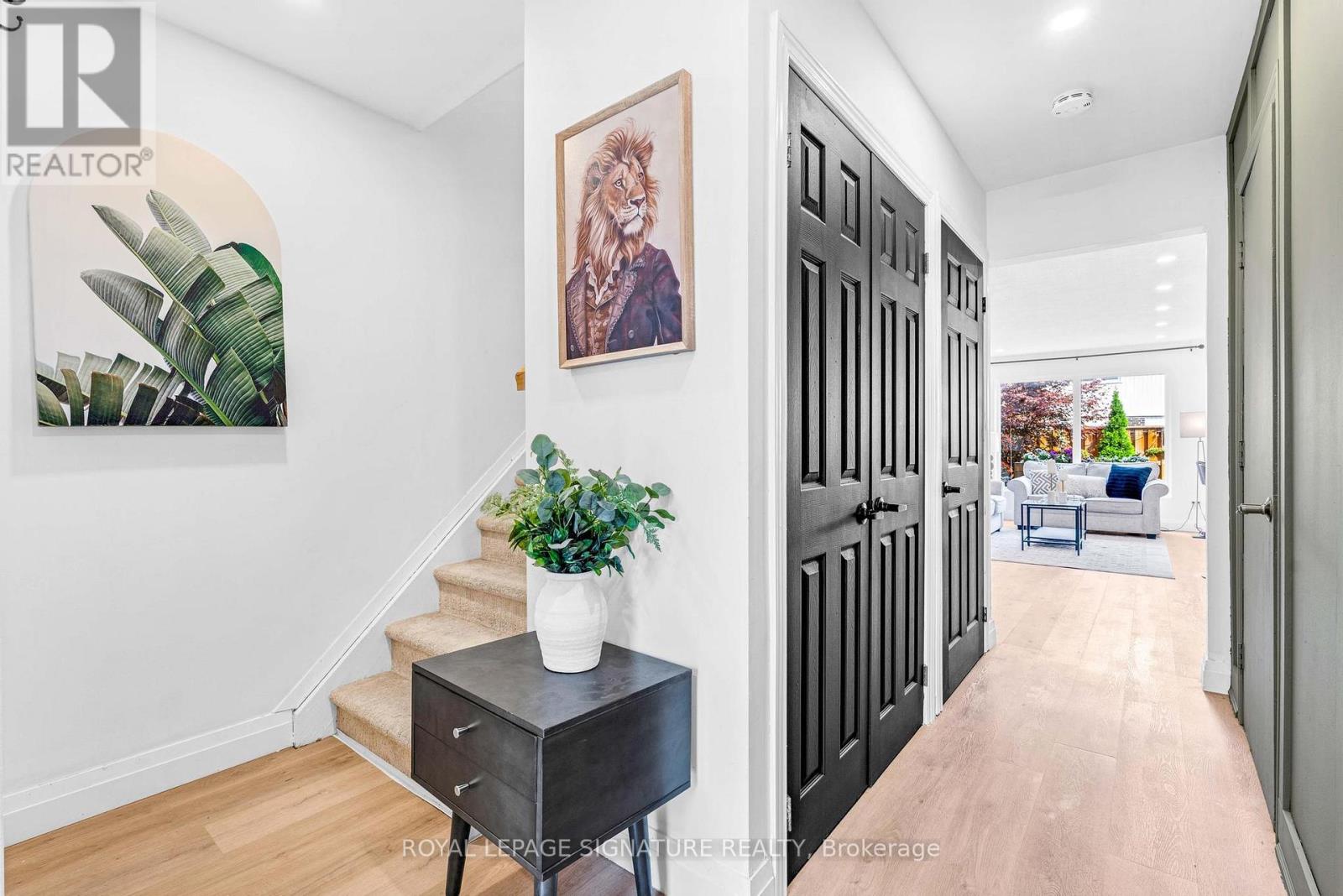 5273 Banting Court E, Burlington, Ontario  L7L 2Z4 - Photo 5 - W12896516