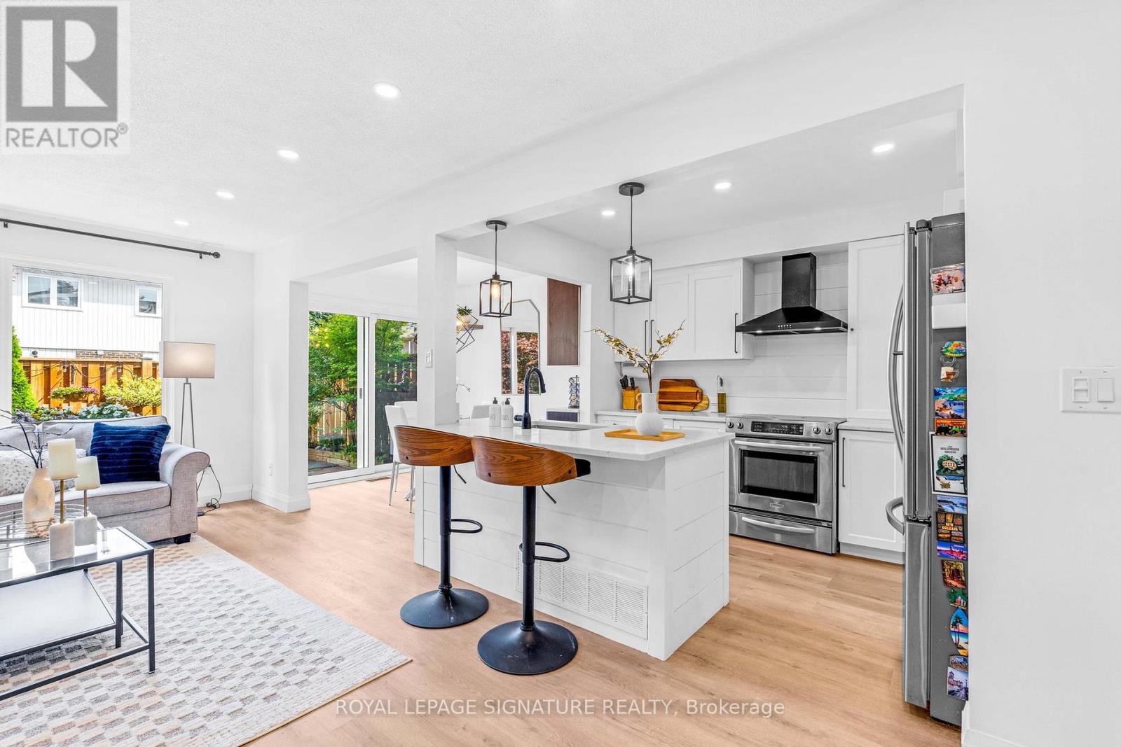 5273 Banting Court E, Burlington, Ontario  L7L 2Z4 - Photo 9 - W12896516