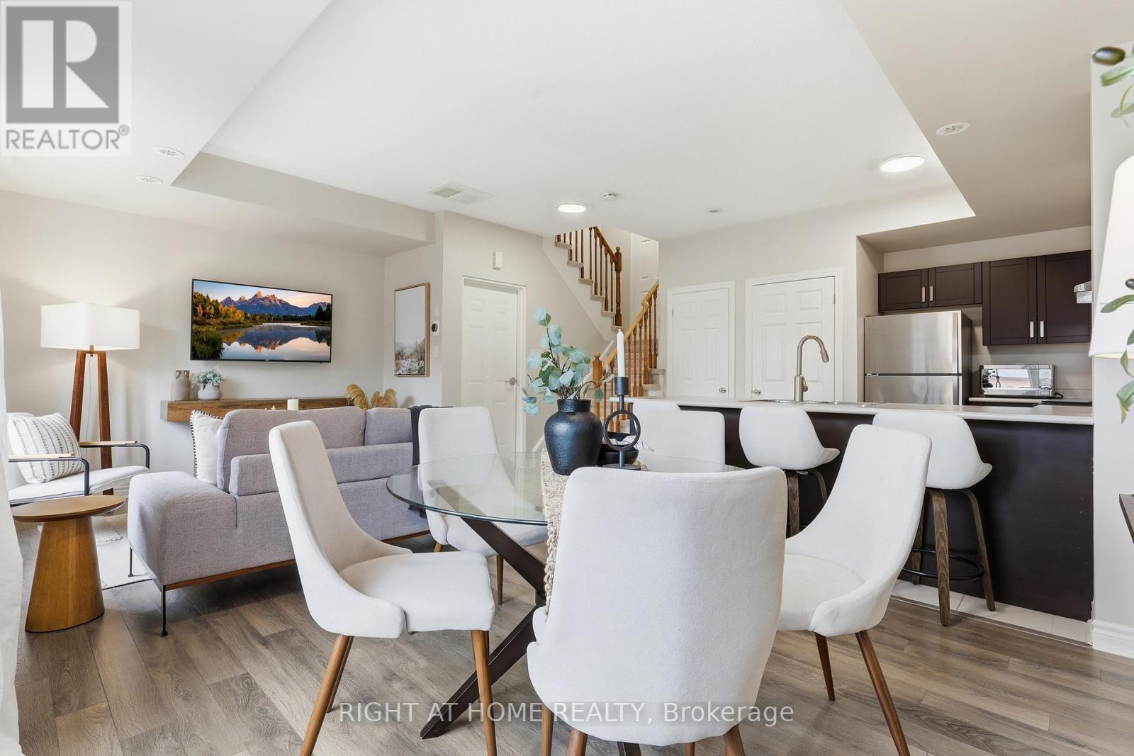 20-04 - 2420 Baronwood Drive, Oakville, Ontario  L6M 0X6 - Photo 12 - W12896520