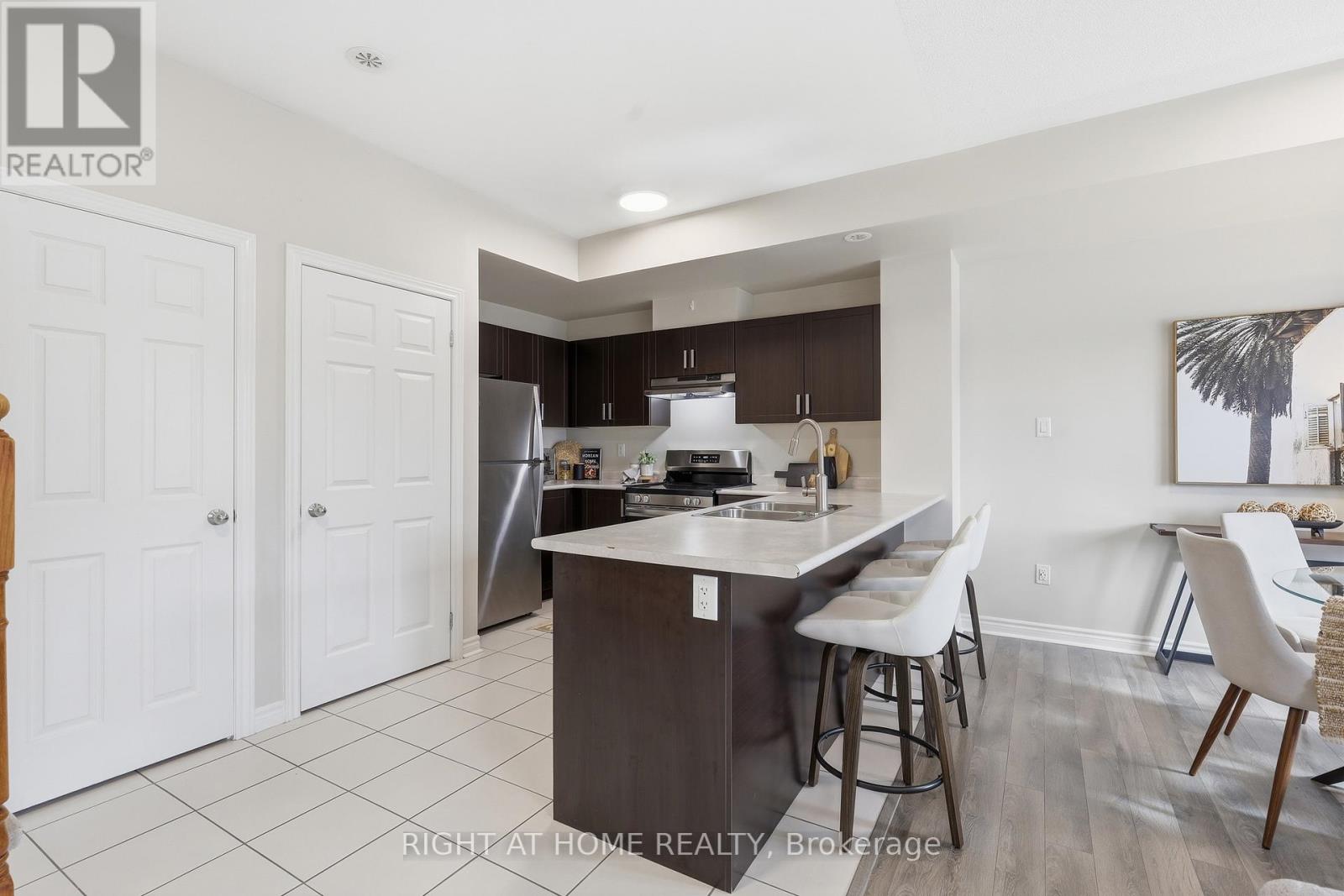 20-04 - 2420 Baronwood Drive, Oakville, Ontario  L6M 0X6 - Photo 15 - W12896520