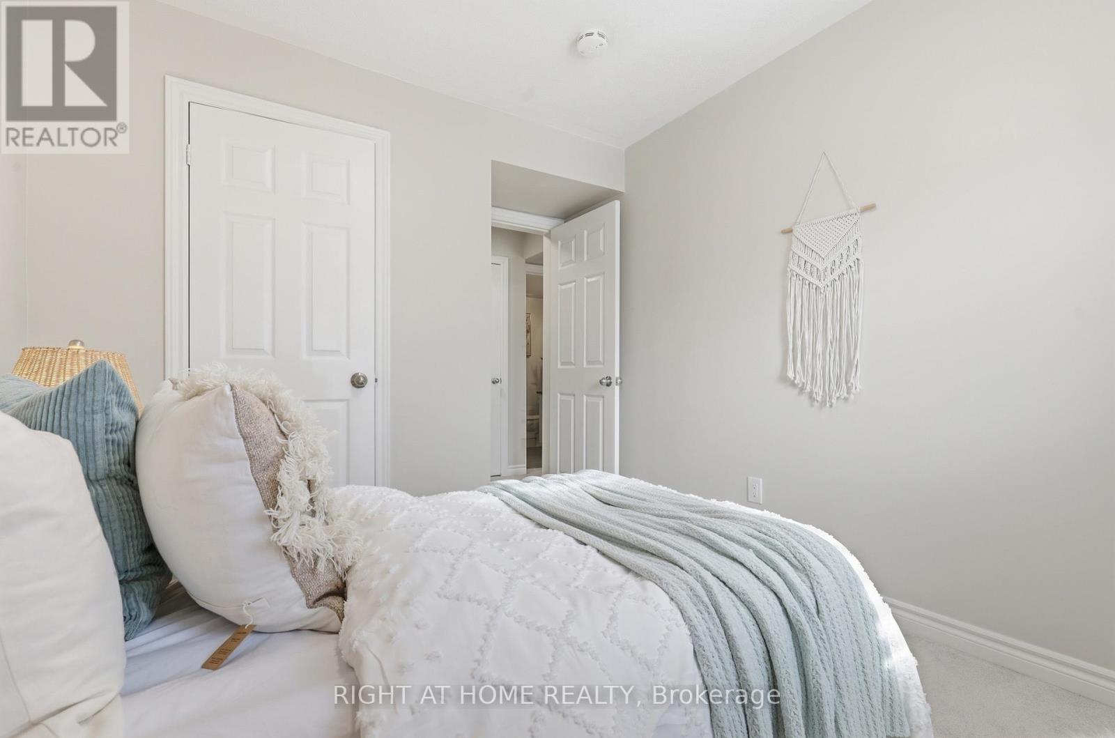 20-04 - 2420 Baronwood Drive, Oakville, Ontario  L6M 0X6 - Photo 28 - W12896520