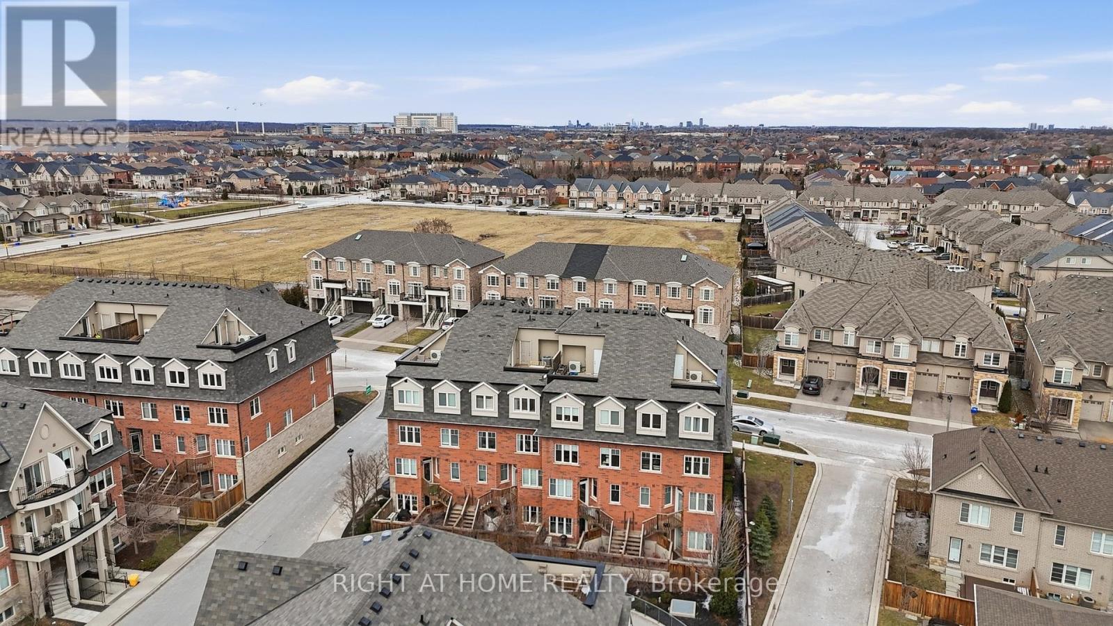 20-04 - 2420 Baronwood Drive, Oakville, Ontario  L6M 0X6 - Photo 4 - W12896520