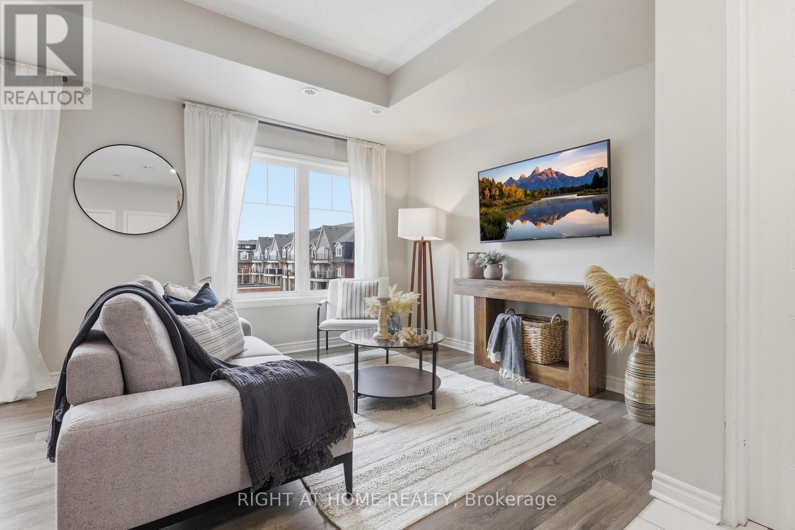 20-04 - 2420 Baronwood Drive, Oakville, Ontario  L6M 0X6 - Photo 7 - W12896520