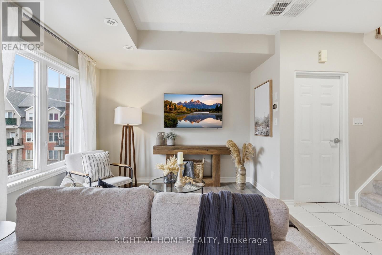 20-04 - 2420 Baronwood Drive, Oakville, Ontario  L6M 0X6 - Photo 9 - W12896520