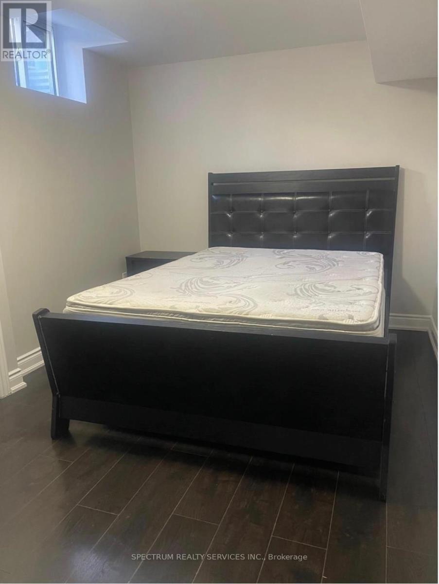 Bsmt - 5 Rathmore Street, Brampton, Ontario  L6P 2A8 - Photo 10 - W12896568