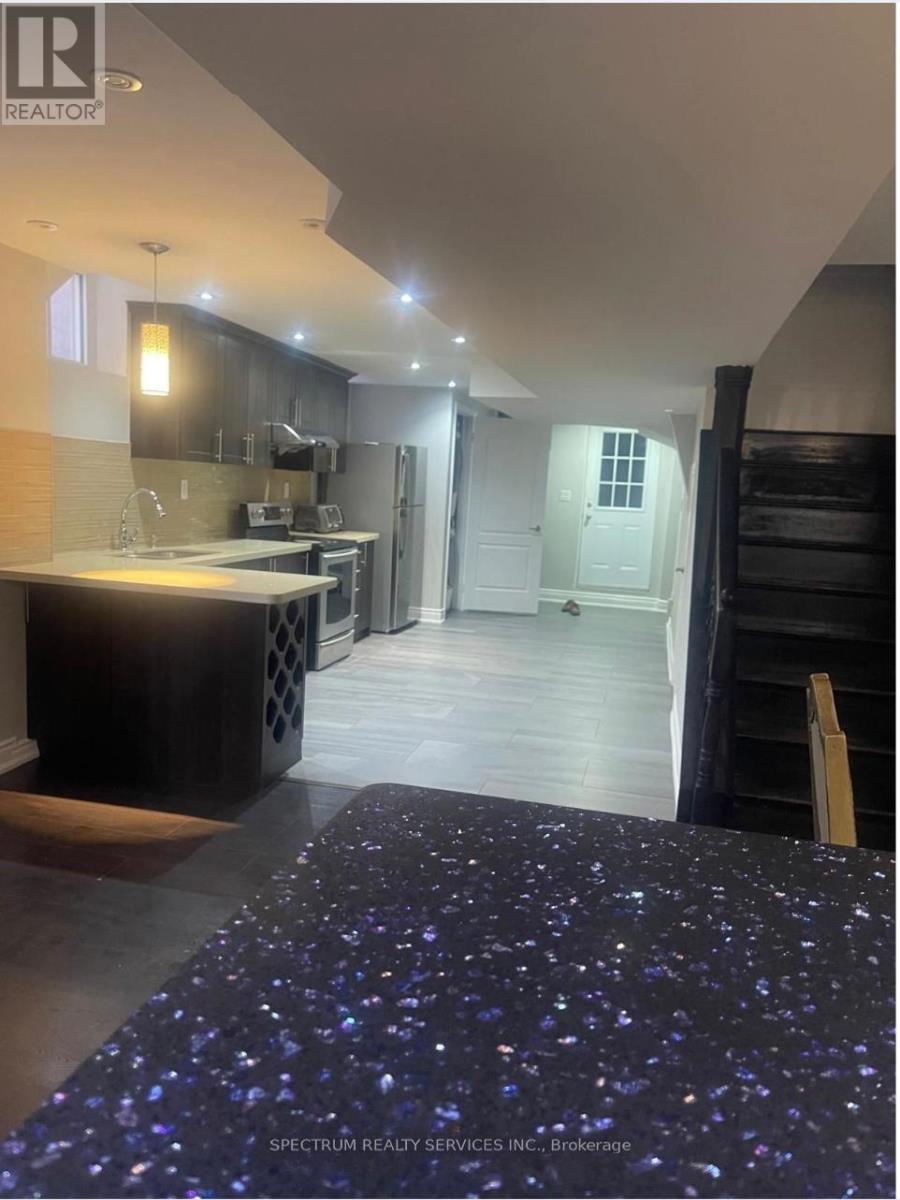 Bsmt - 5 Rathmore Street, Brampton, Ontario  L6P 2A8 - Photo 3 - W12896568