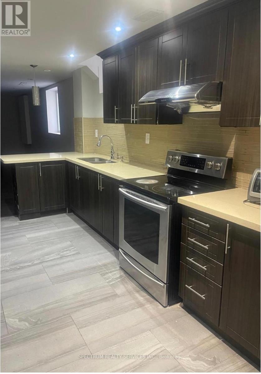 Bsmt - 5 Rathmore Street, Brampton, Ontario  L6P 2A8 - Photo 5 - W12896568