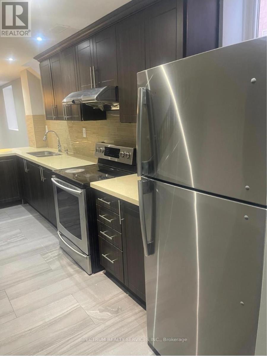 Bsmt - 5 Rathmore Street, Brampton, Ontario  L6P 2A8 - Photo 6 - W12896568