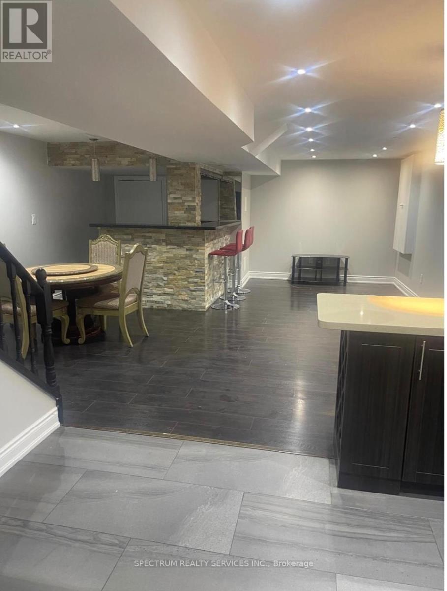 Bsmt - 5 Rathmore Street, Brampton, Ontario  L6P 2A8 - Photo 7 - W12896568