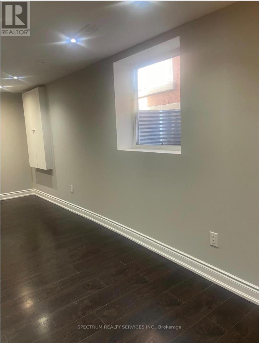 Bsmt - 5 Rathmore Street, Brampton, Ontario  L6P 2A8 - Photo 8 - W12896568