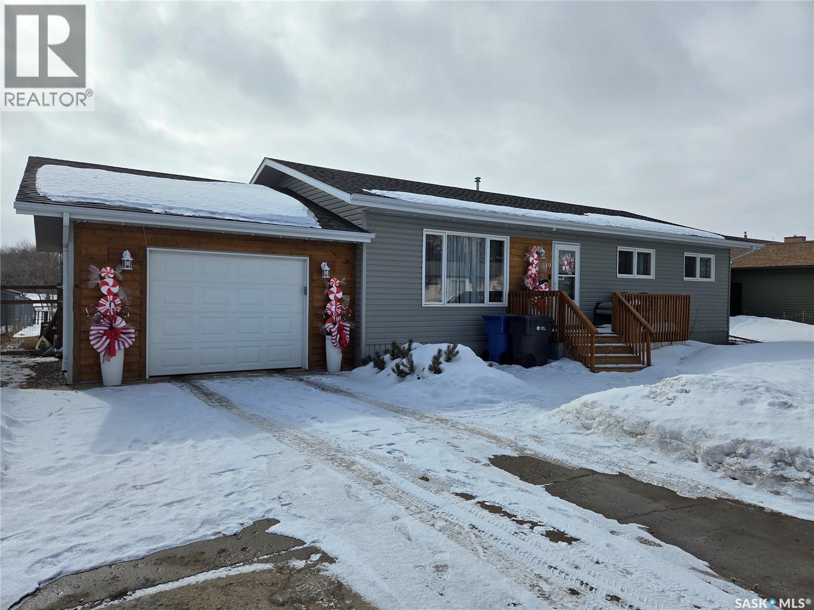 519 Carlyle Avenue, Carlyle, Saskatchewan  S0C 0R0 - Photo 2 - SK030611