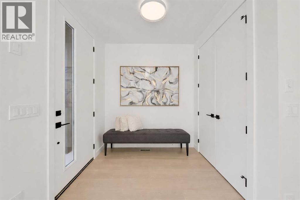 8136 47 Avenue Nw, Calgary, Alberta  T3B 1Z5 - Photo 2 - A2281182