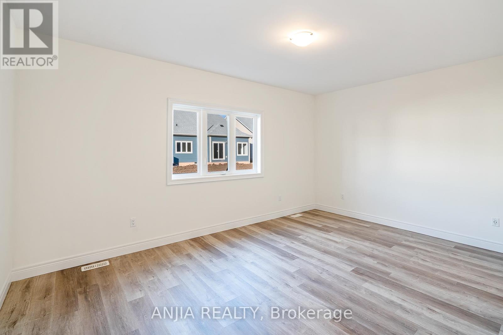 54 Beach Walk Crescent, Fort Erie, Ontario  L0S 1N0 - Photo 16 - X12896408