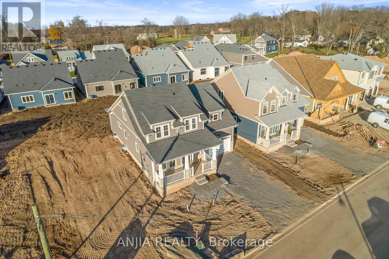 54 Beach Walk Crescent, Fort Erie, Ontario  L0S 1N0 - Photo 4 - X12896408