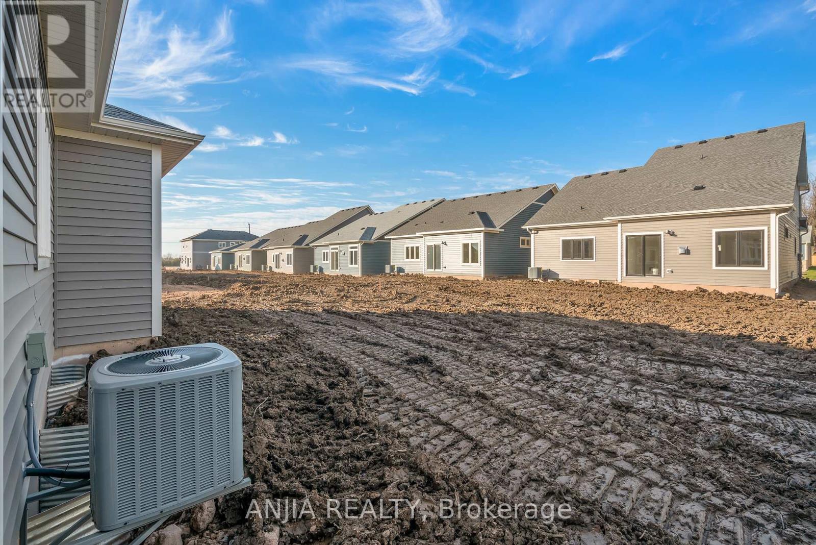 54 Beach Walk Crescent, Fort Erie, Ontario  L0S 1N0 - Photo 44 - X12896408