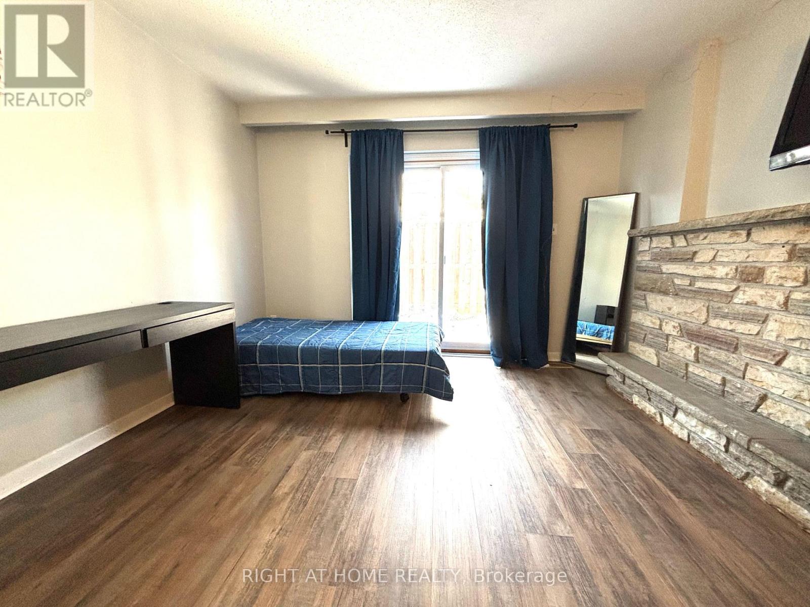 266 Westcourt Place, Waterloo, Ontario  N2L 2R7 - Photo 14 - X12896500