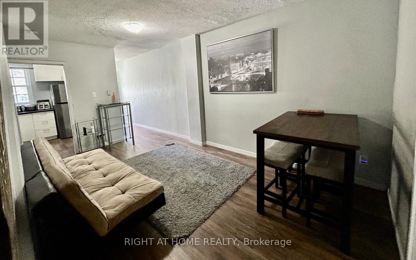 266 Westcourt Place, Waterloo, Ontario  N2L 2R7 - Photo 3 - X12896500