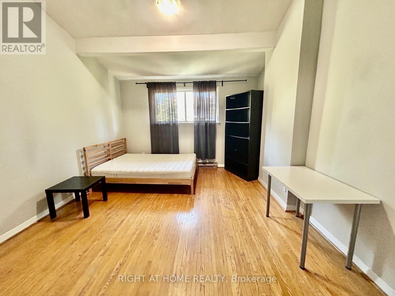 266 Westcourt Place, Waterloo, Ontario  N2L 2R7 - Photo 8 - X12896500