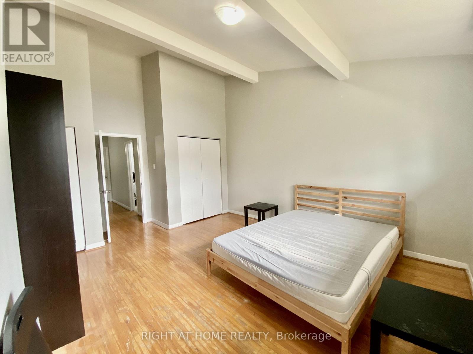 266 Westcourt Place, Waterloo, Ontario  N2L 2R7 - Photo 9 - X12896500