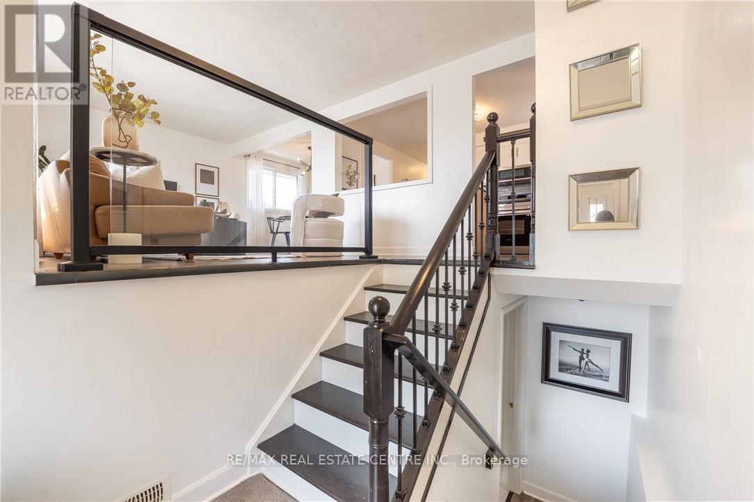 39 Hazelwood Crescent, Cambridge, Ontario  N1R 7T8 - Photo 4 - X12896534