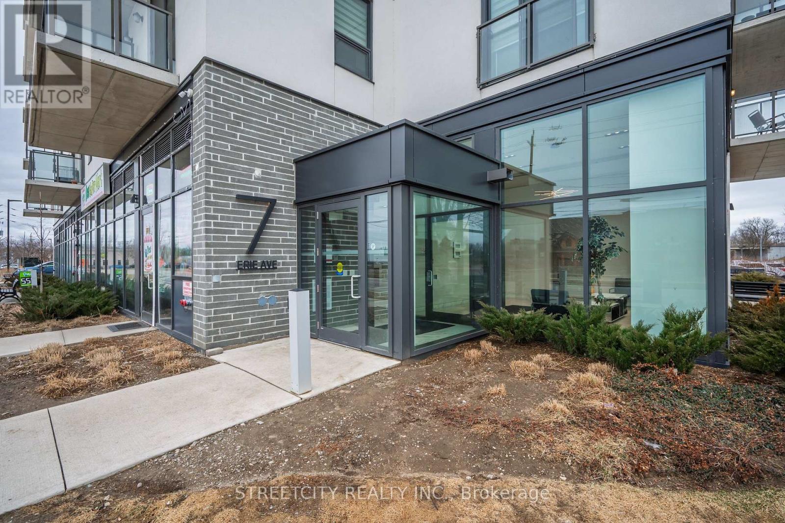 606 - 7 Erie Avenue, Brantford, Ontario  N3S 2E7 - Photo 2 - X12896552