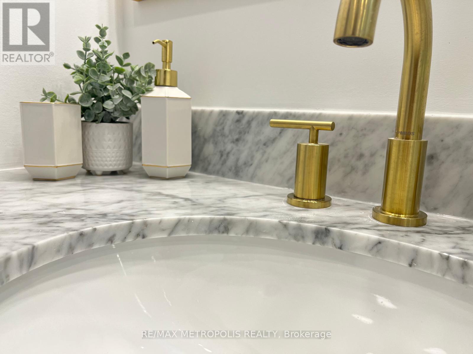 133 Lady May Drive, Oshawa, Ontario  L1R 3M5 - Photo 14 - E12895526