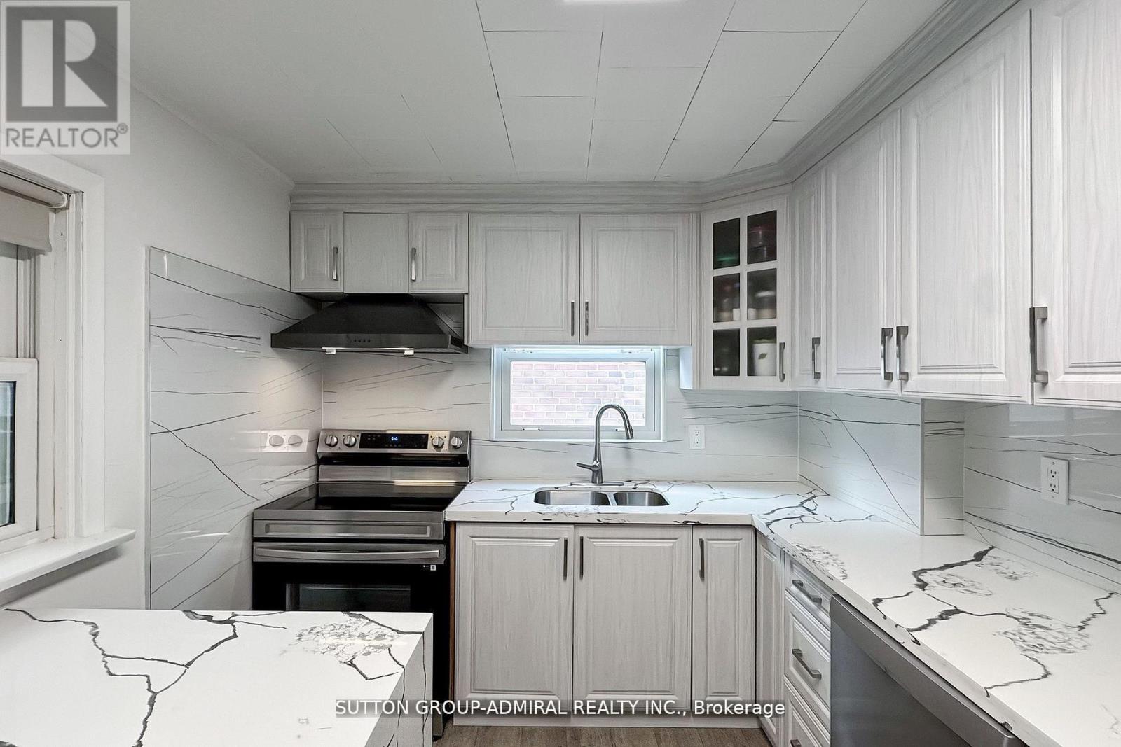 14 Spears Street, Toronto, Ontario  M6N 3X7 - Photo 15 - W12867988