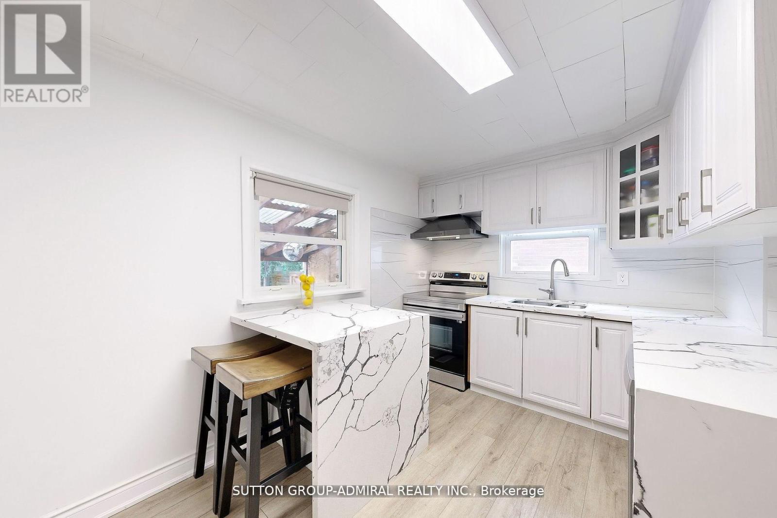 14 Spears Street, Toronto, Ontario  M6N 3X7 - Photo 10 - W12867988