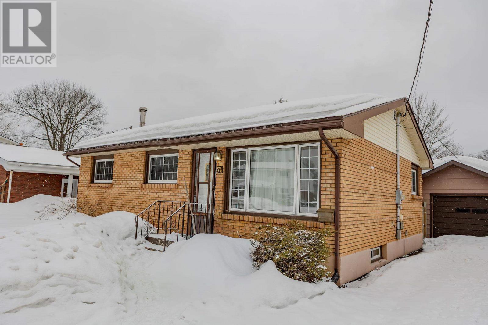 71 Capp Ave, Sault Ste. Marie, Ontario  P6A 3R7 - Photo 2 - SM260493