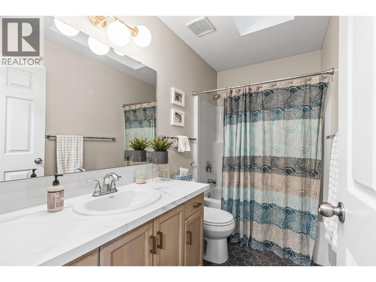 2287 Catt Avenue, Lumby, British Columbia  V0E 2G0 - Photo 25 - 10379734