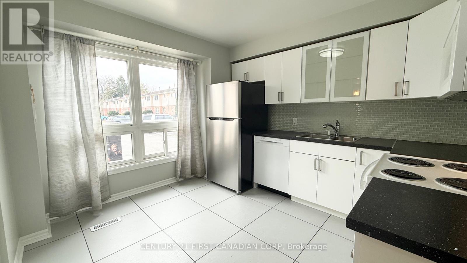 10 - 89 Highview Avenue E, London South, Ontario  N6C 5V6 - Photo 4 - X12896586