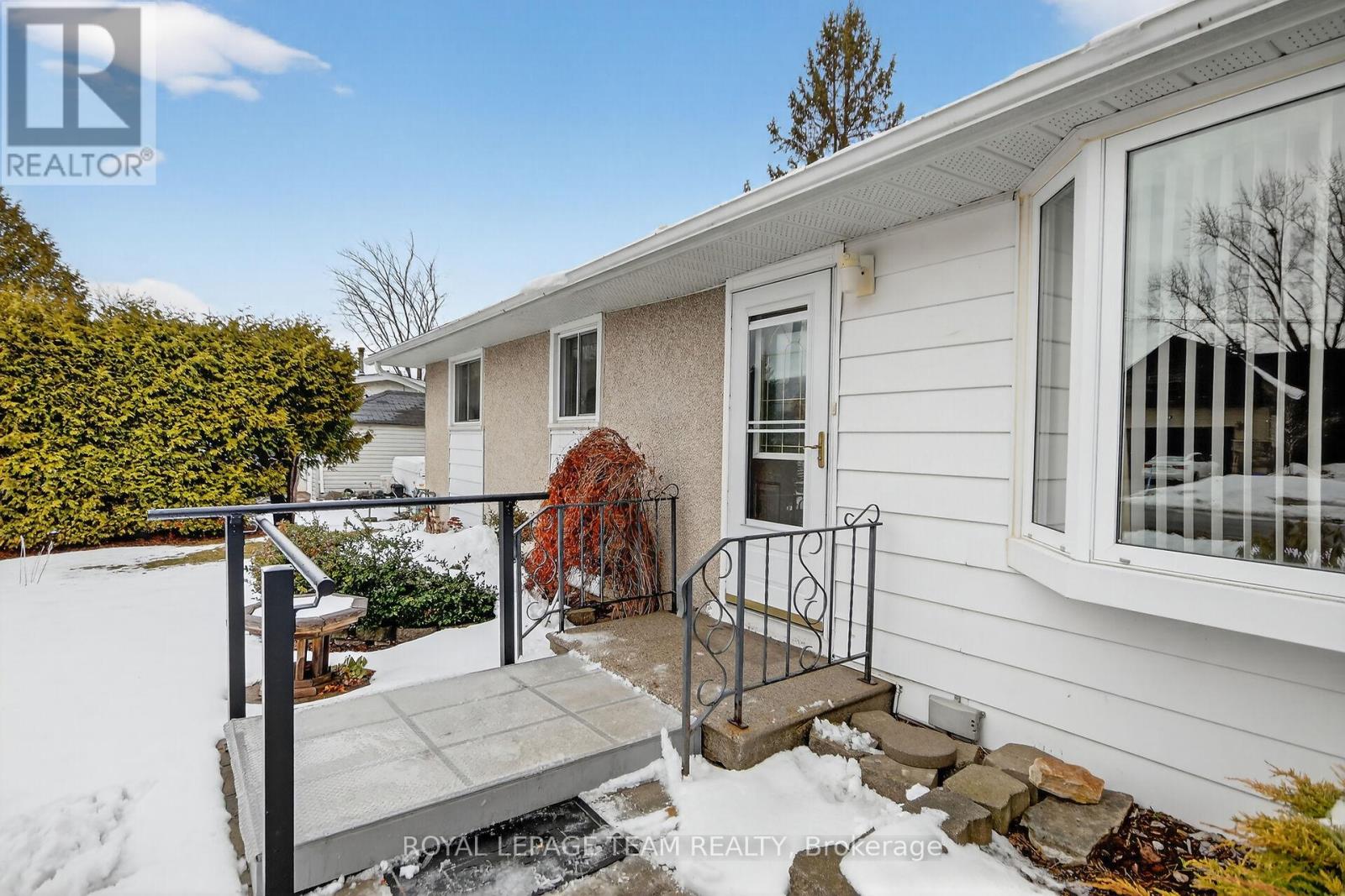 15 Savage Drive, Ottawa, Ontario  K2S 1B9 - Photo 3 - X12896636