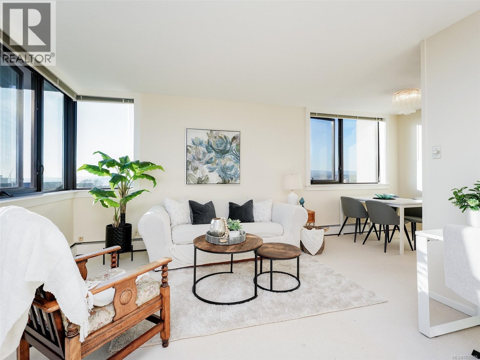 1010 647 Michigan St, Victoria, British Columbia  V8V 1S9 - Photo 1 - 1029085